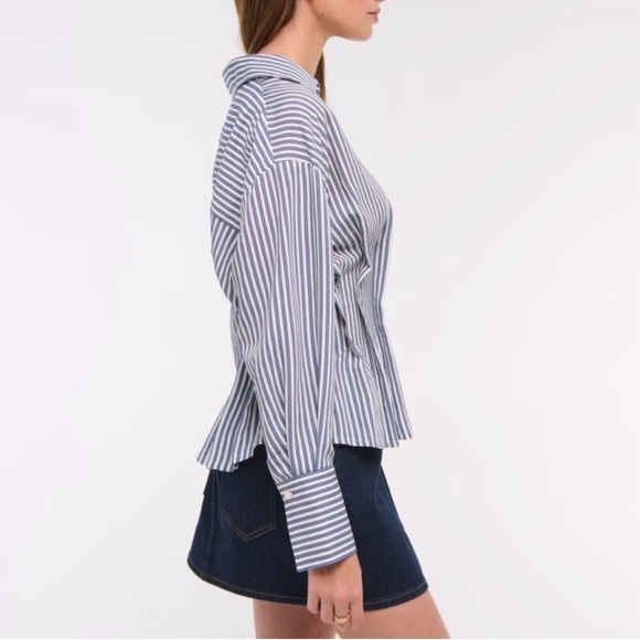 ABERCROMBIE & FITCH Nipped Poplin Shirt in Blue Stripe - Picture 3 of 3